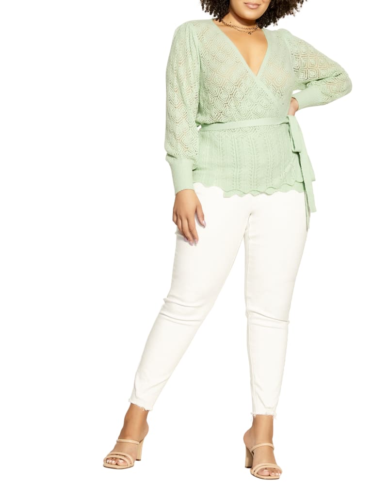 Front of a model wearing a size XS Olivia Cardigan in Mint by City Chic. | dia_product_style_image_id:233516